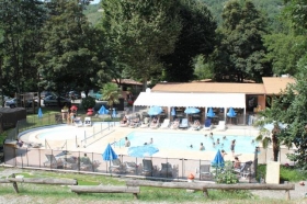 Bord de rivière 'Camping les sables' à Tournon sur rhône