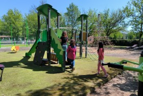 Camping 'Camping Paradis : Le Rocher de la Granelle - Le Bugue en Dordogne' à Le bugue