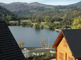 Gîte rural 'Les chalets du lac chambon' à Murol