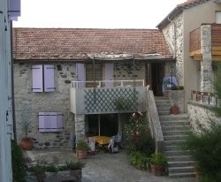 'Gîtes le chant du loup' en Rhone Alpes