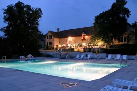 Camping ' Chateau Lacomte Country Club' à Carlucet