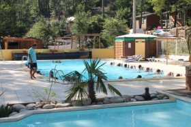 Camping 'Village de chalets et camping' à Joyeuse