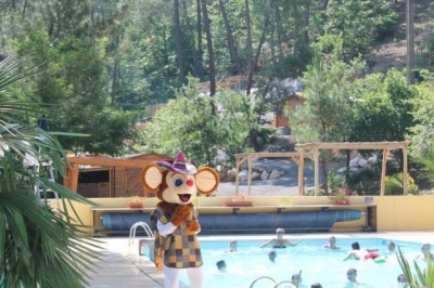Camping 'Village de chalets et camping' à Joyeuse