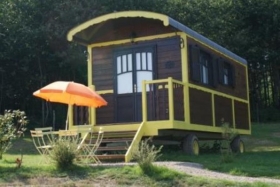 Gîte de séjour 'Roulottes et Cabanes des monédières' à Chamberet