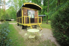 Gîte de séjour 'Les roulottes et cabanes de la champagne' à Bar-sur-aube