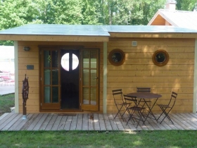 Gîte de séjour 'Les roulottes et cabanes de la champagne' à Bar-sur-aube
