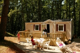Camping 'Camping village-club**** l'evasion' à Puy-l'eveque