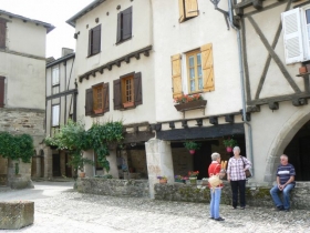 Camping 'Aire naturelle du sardou à sauveterre' à Sauveterre de rouergue