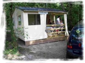 Camping location 'Camping Le bois fleuri' à Saint epain