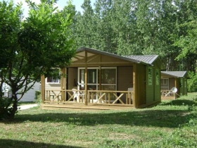 Camping 'Camping du vieux chateau' à Fr-33420-rauzan