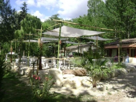 Camping 'Camping du vieux chateau' à Fr-33420-rauzan