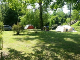 Camping 'Camping du vieux chateau' à Fr-33420-rauzan