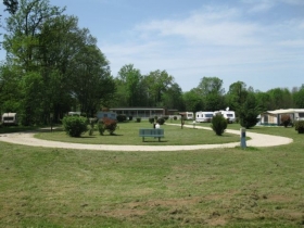 Camping 'Camping le bois du coderc***' à Antonne et trigonant