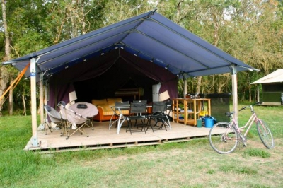 Camping a la ferme cabane 'Ferme bio de la gravelle' en Poitou Charentes