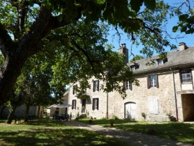 Gîte rural 'La Caussoneze piscine 8 / 15 personnes' à Entraygues