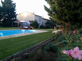 Chambre d'hôte 'Mas des bougainvillées' à Sernhac