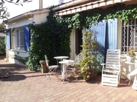 Gîte de séjour 'Villa mimosa à  Arles, en provence' à Arles