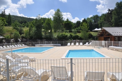 Camping et Location de chalets 'Camping La Pierre de L'Aigle' à Rambaud
