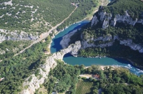 Hébergements Insolites 'Roulottes et cabanes de saint cerice et SPA' à Vogüé