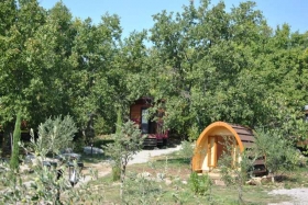 Hébergements Insolites 'Roulottes et cabanes de saint cerice et SPA' à Vogüé