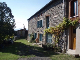 Chambre d'hôte, gite et yourte 'La garnasette, yourte, chambres et tables d'hôtes bio et végétariennes' à Rosières