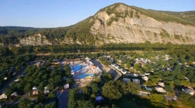 Camping 'Camping ***** la plage fleurie' à Vallon pont d'arc