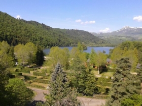 Camping 'Domaine du lac chambon' à Murol