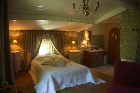 Chambre d'hôte 'Le Clos De l'Ambre' à Divajeu