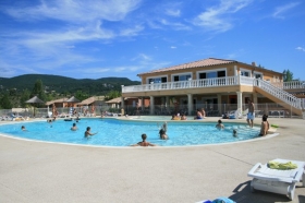 Gîte de séjour 'Domaine des garrigues' à Grospierres
