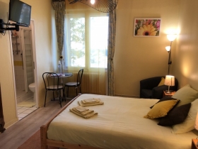 Gîte de séjour 'Aux châtaigniers gîte de groupe 24 personnes maximum 7 chambres Langon' à Langon